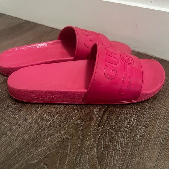 Hot pink Gucci pool slides - Picture 3 of 5